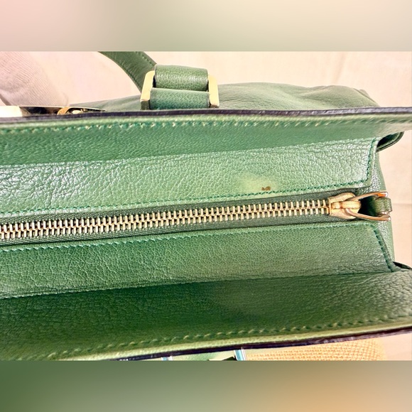 Gucci Green Leather Shoulder Bag with Gold Logo - Picture 13 of 13